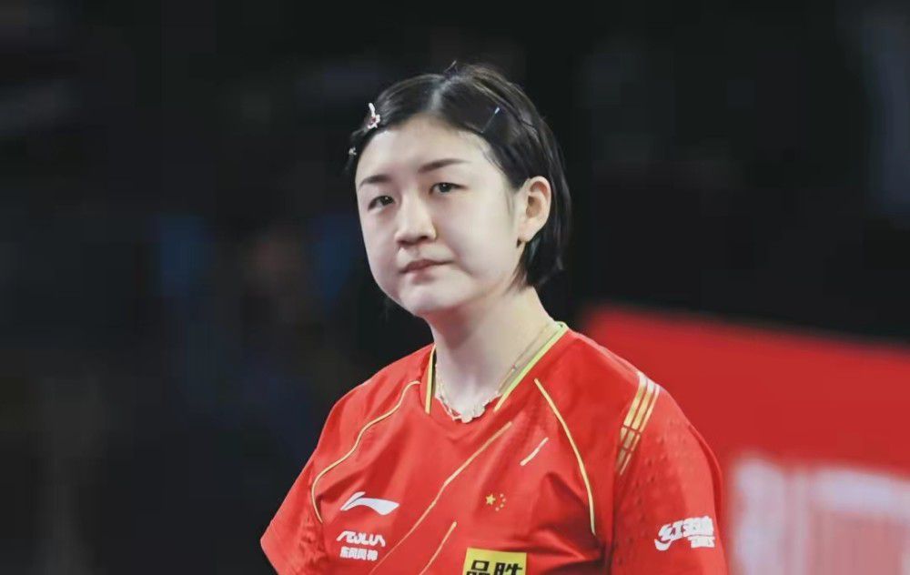 说罢，站起身，拍了几下衣服，往办公室外走去。